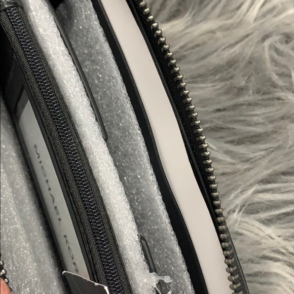 MICHAEL KORS wallet - Picture 5 of 7